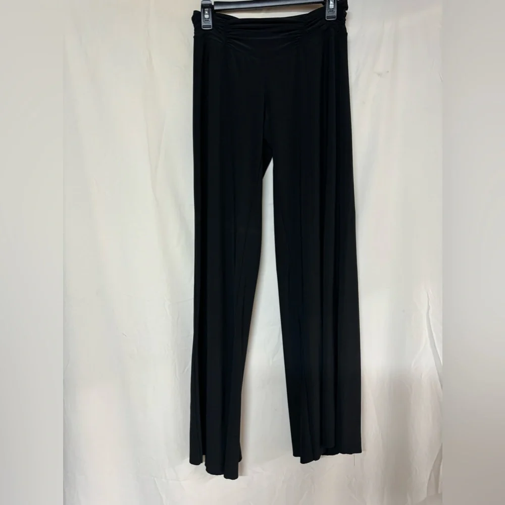 Studio Y, size small but has tons of stretch. - Picture 5 of 8